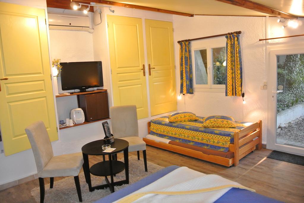 La Vieille Bastide Bed & Breakfast Flayosc Exterior photo